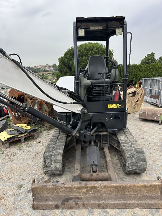Bobcat E34 giratória