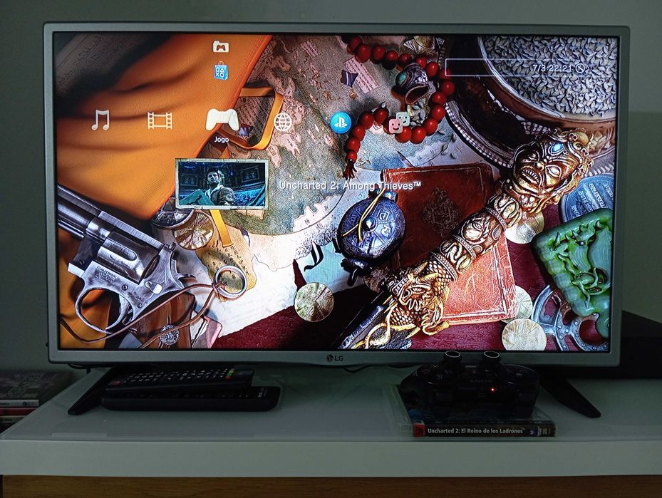 PS3 slim PlayStation 3, 2 comandos, 6 jogos (retomo jogos PS1 e PS2)