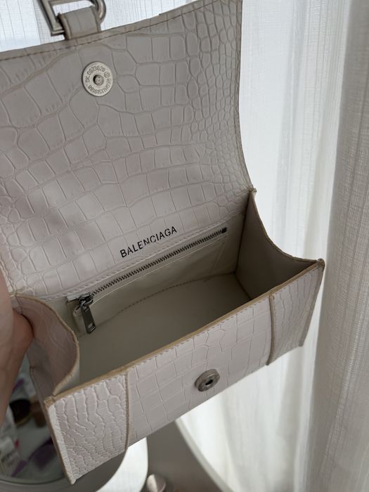 Белая сумка Balenciaga
