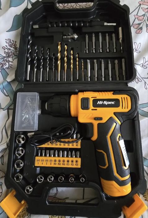 Шруповерт /  кейс з насадками і шруповертом