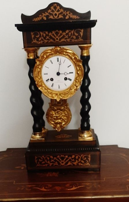 Relógio com colunas época NPL III