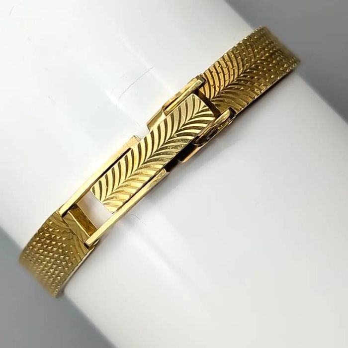 Relógio Certina em ouro 18 quilates; 21.17 gramas; 16cm