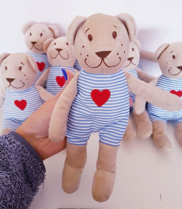 Conjunto 8 peluches ursinho coração (Portes Incluidos)