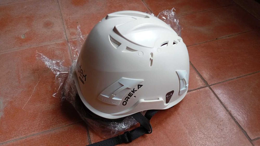 Capacete Novo Trabalhos verticais- rapel - escalada - caving