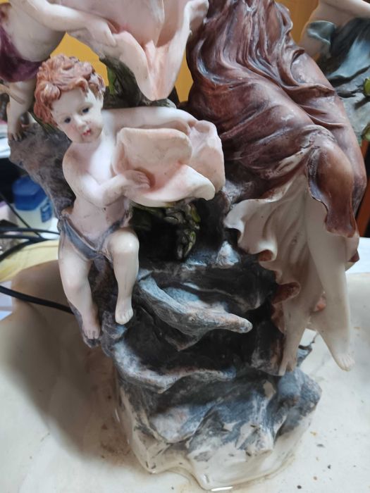 Estatueta antiga - Fonte elétrica inspirada nas esculturas de Giuseppe Armani