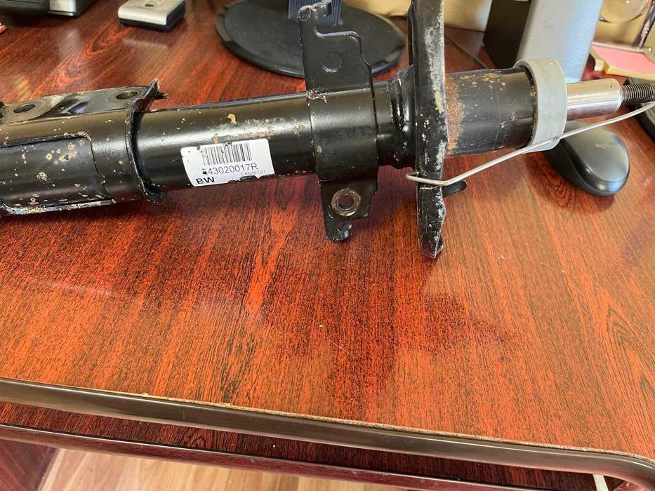 Стійка передня (амортизатор) RENAULT SCENIC 3 2009-2013