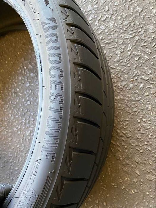 Pneus 225/40/19 - Bridgestone Turanza T005