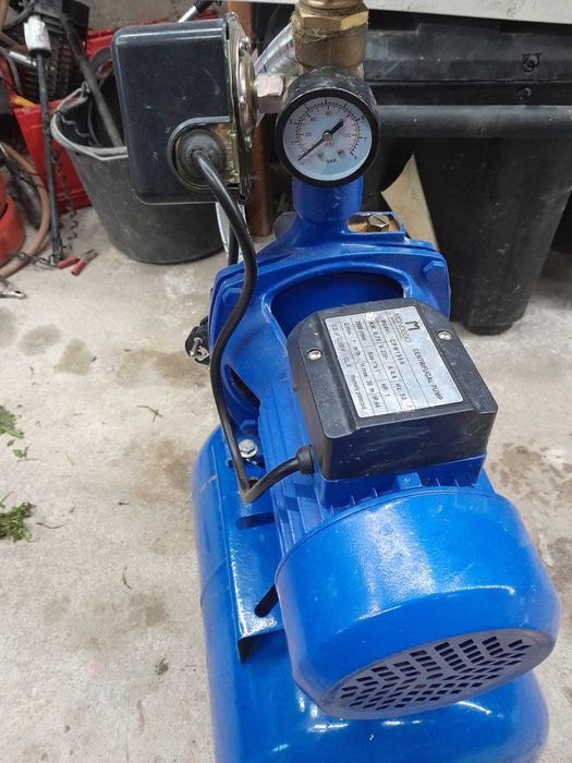 Bomba de agua relativamente nova