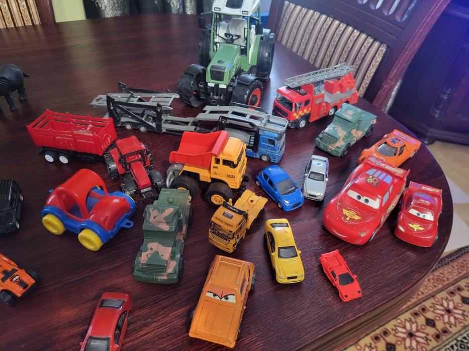 Samochodziki, traktor, laweta,zygzak McQueen,woz strazacki,psi patrol