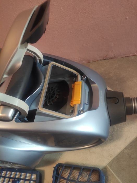 Odkurzacz bezworkowy Hoover xarion 700wat model Xp71 / xp20011