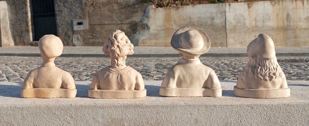 Antigos bustos em terracota