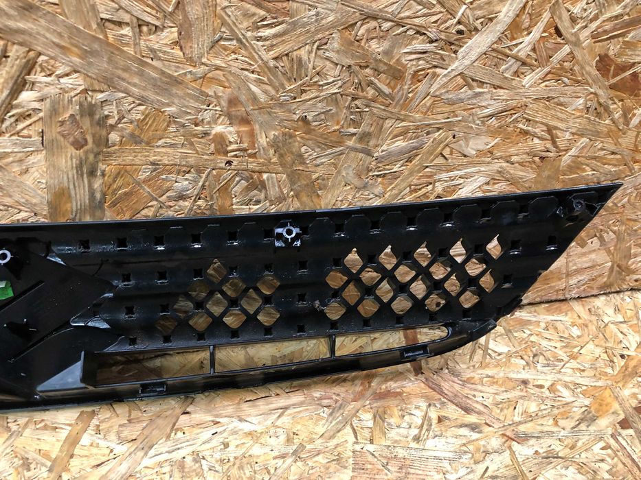 Grill/atrapa/kratka zderzaka Suzuki Sx4