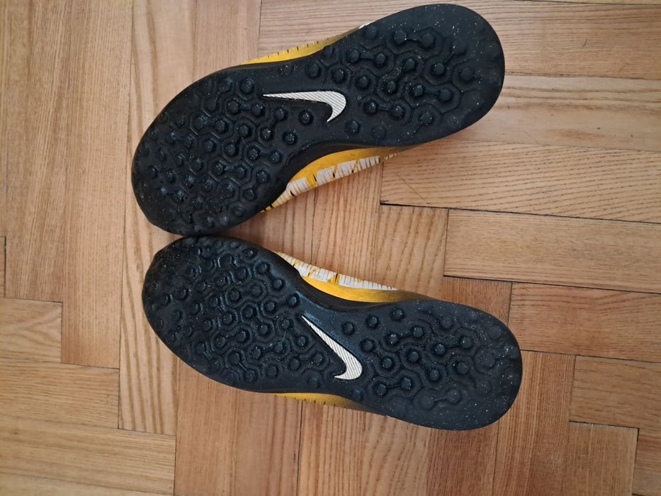 Сороконожки, бутсы, копы, футзалки Nike MercurialX Victory VI TF.