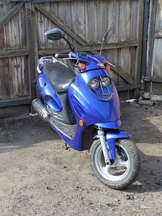 Продам скутер 12.000 тис.