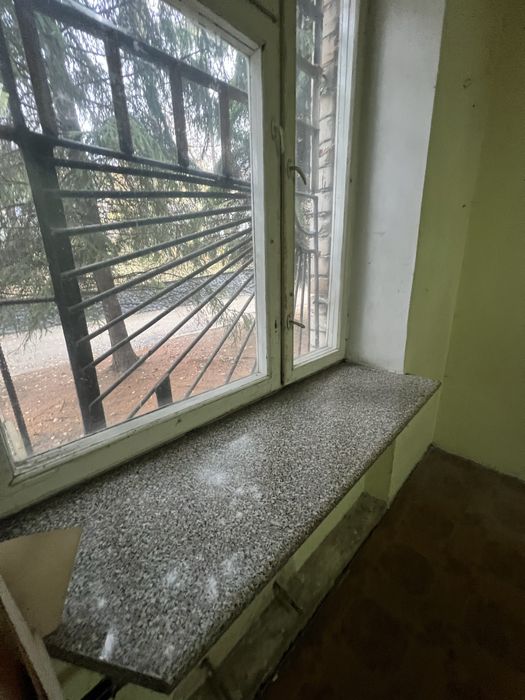 Оренда 2 приміщ.: 30.4 м. кв./12.9 м.кв., Центр, вул. Відінська, 40А,