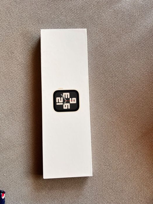 Apple Watch SE (GPS + Cellular)