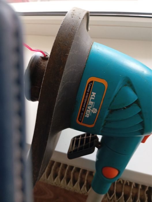 Электротриммер KLEVER 1000 Вт, рабочий б/у