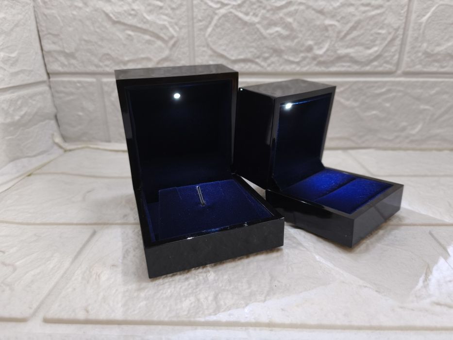 Упаковка для ювелирных изделий для колец.