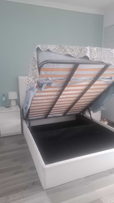 Cama casal com sommier