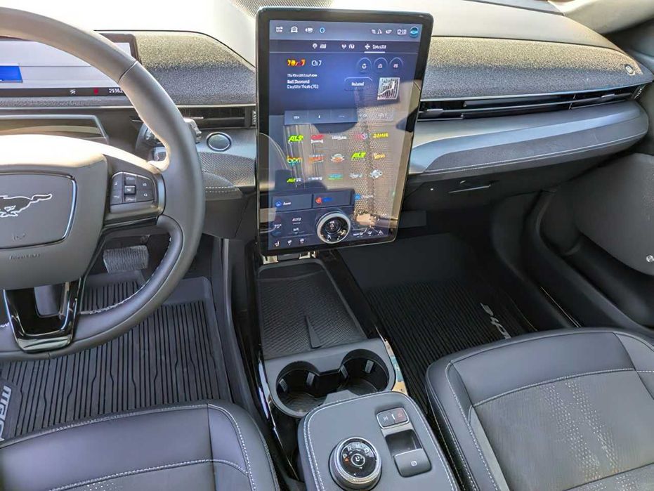 Ford Mustang Mach-E GT      2023