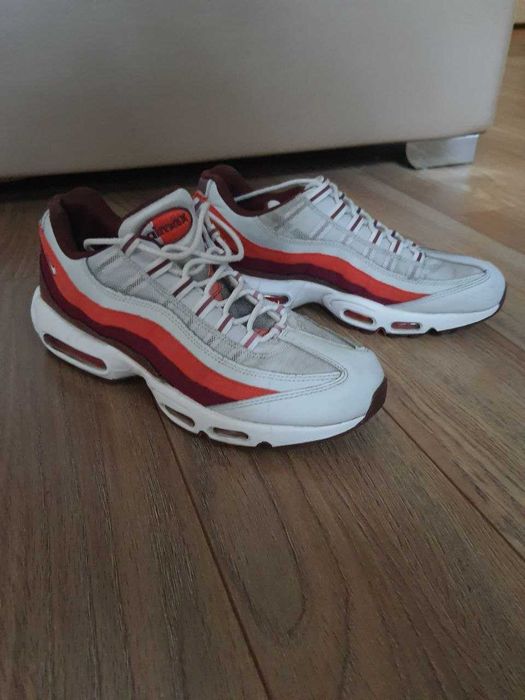 Продам оригінальні кросівки Nike Air Max 95 White/Red DM0011-005