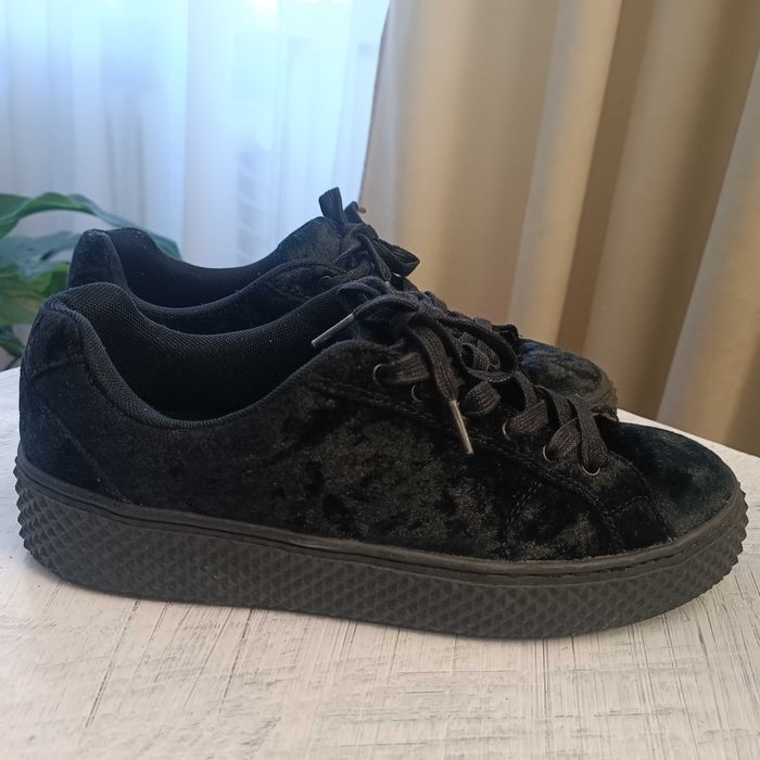 Кеди жіночі на 42 розмір