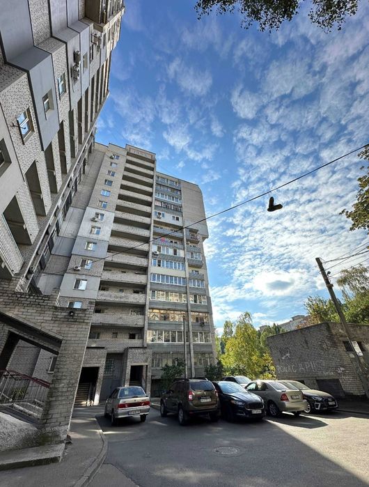 Продам 4к Красный камень, кирпич