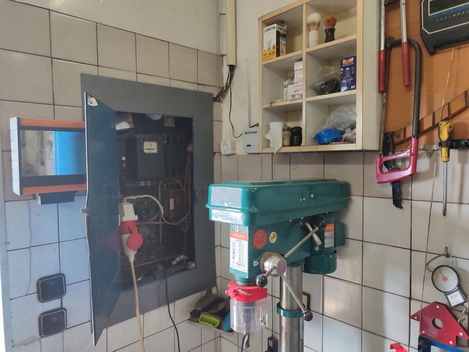 Продаж великого гаража в межах міста Шептицький