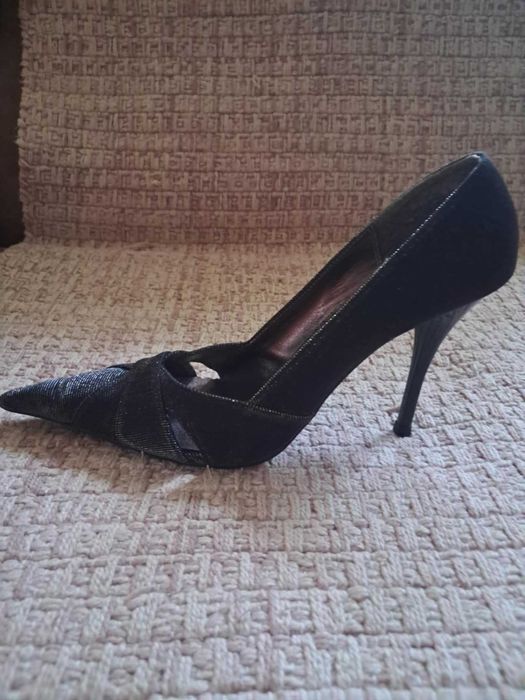 Чорні жіночі туфлі