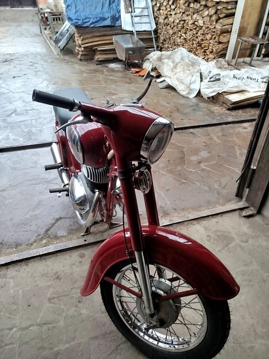 Продам Яву старуха 250 с живыми документами