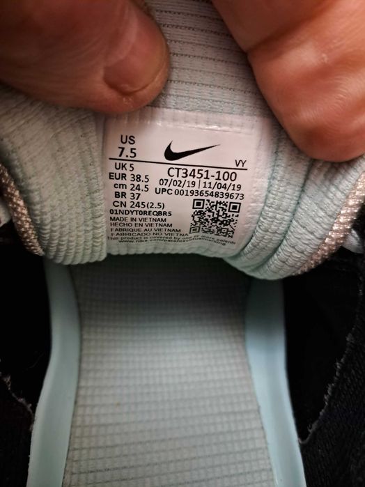 Детские Кроссовки Nike оригинал 38.5 размер