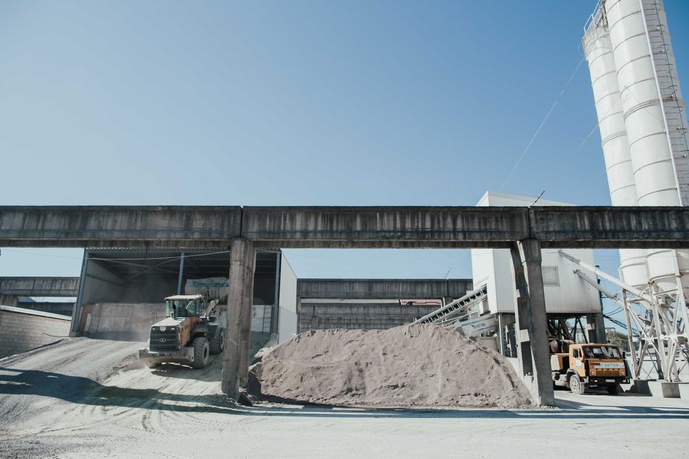 Будівельний пісок та щебінь