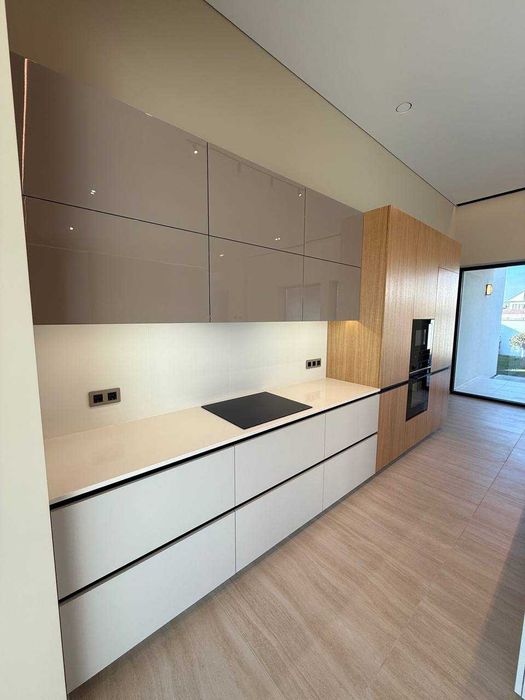 Новый 1-но этажный дом в Совиньоне, участок 10,66 соток, 185 кв.м.