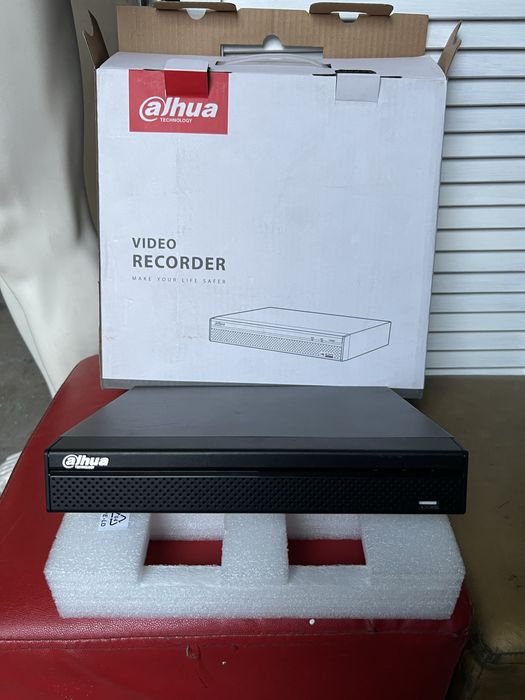 Видеорегистратор dahua dhi-xvr5104hs б/у в идеальном состоянии с коробкой.