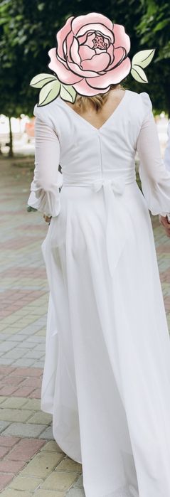 Весільна сукня з розрізом