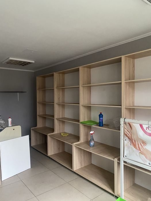 Здам половину приміщення