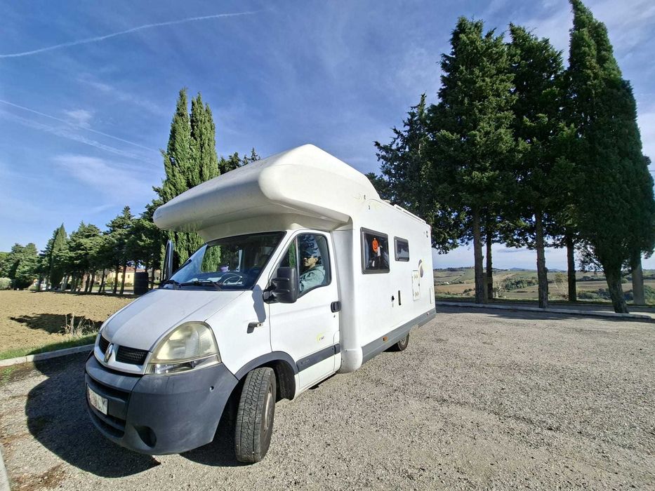 Autocaravana familiar fiável com cama de casal e beliche