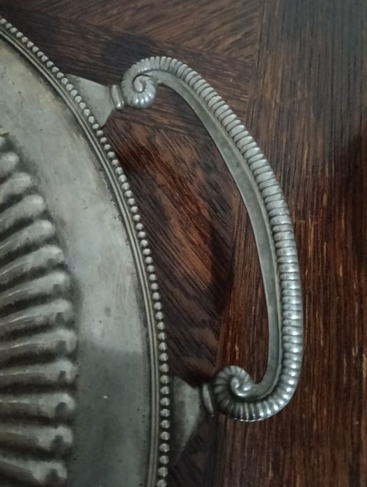 Bandeja em casquinha muito elegante em excelente estado 60cm/38cm