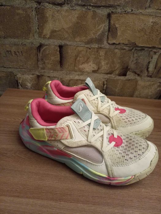 Кроссовки на девочку  летние DECATHLON Playful  на липучках.