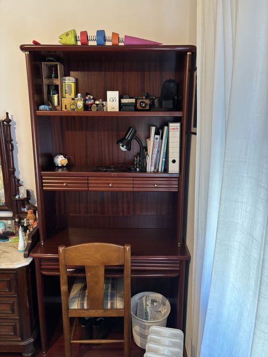 Escrivaninha secretária com estante