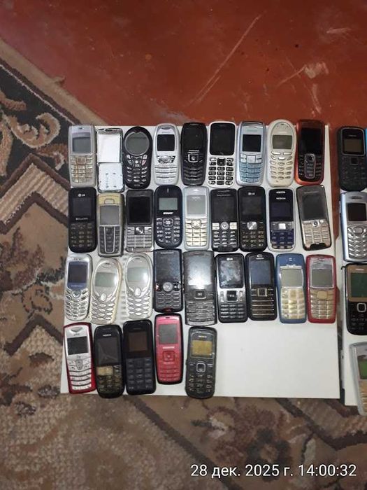 Телефоны ( 100шт.)