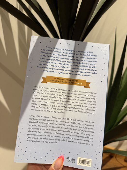 Livro "Guia moderno de astrologia"