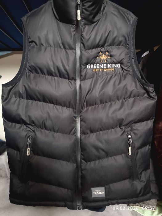 Жилетка теплая,состояние супер.Размер 46-48