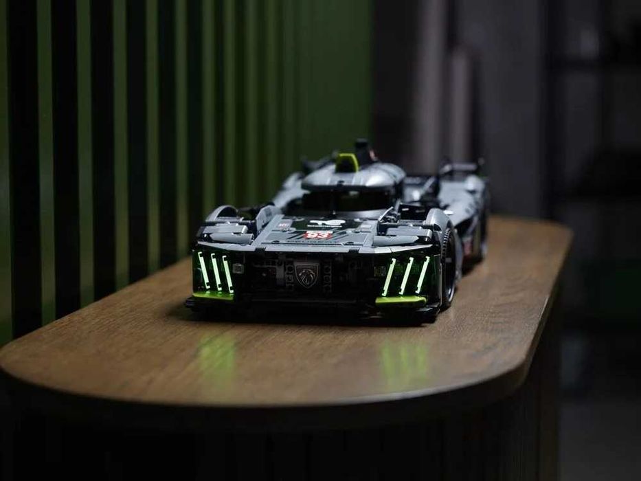 Конструктор Technic Peugeot 9X8 24H Le Mans Hybrid Hypercar (42156)