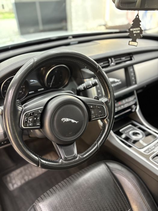 Jaguar  Xf  x260