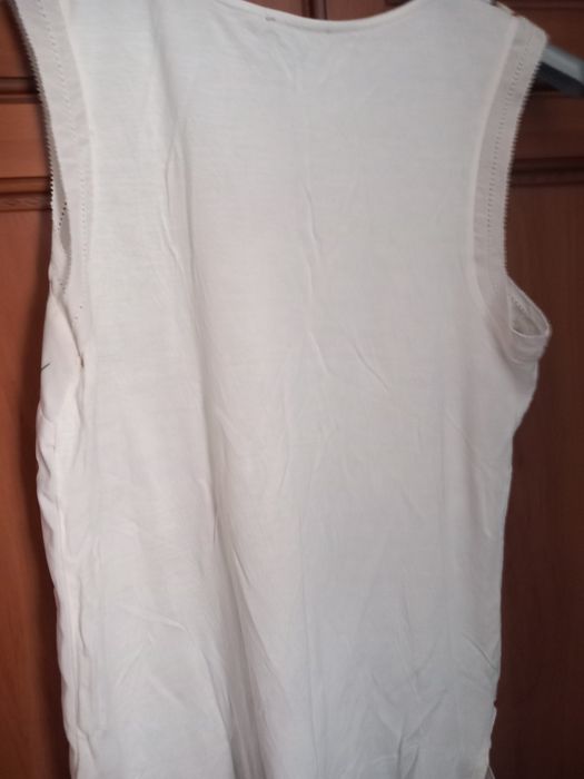 Biała bluzka warehause 12 z motywem roslinnym