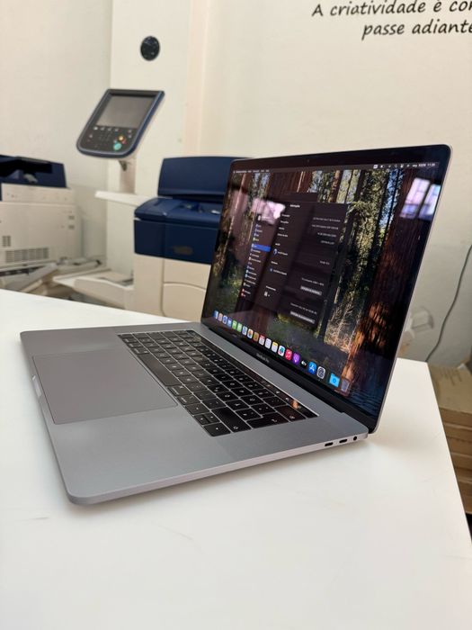 MacBook Pro 2019 Laptop64284474136321122