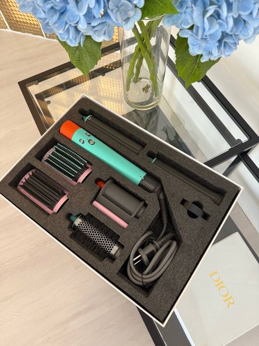 Стайлер для волосся з насадками у стилі Dyson