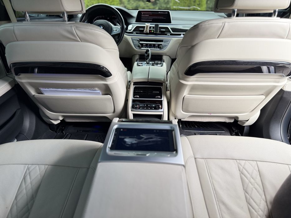 BMW 750 M Performance