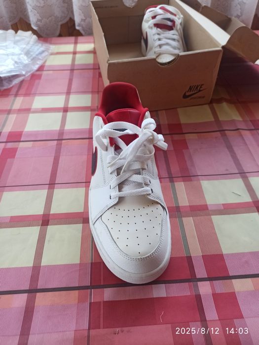 Кросівки NIKE нові привезені з Італії.